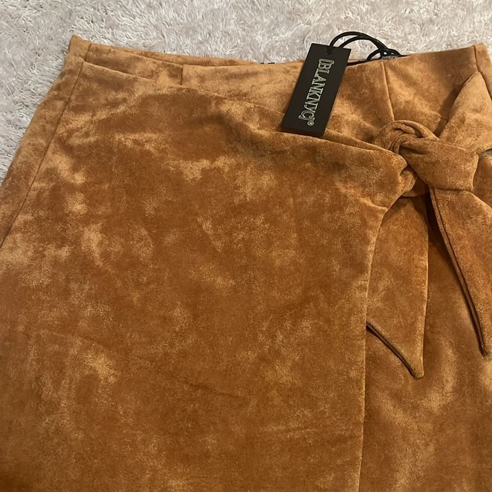 NWT BlankNYC faux suede Carmel mini skirt. Size 25 - Picture 7 of 7